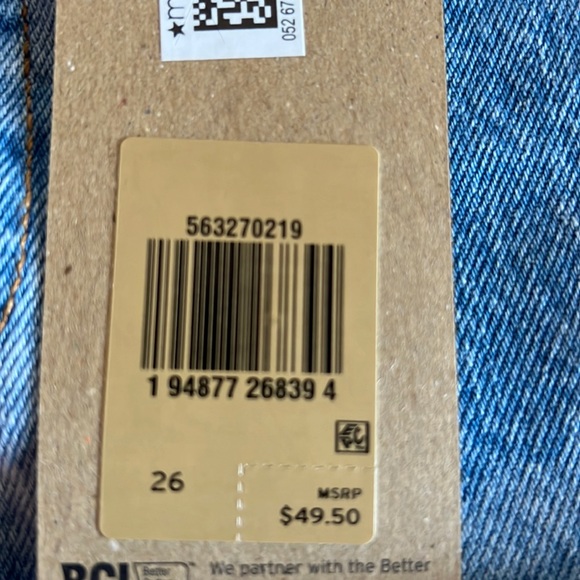 Brand New Levi Jean Shorts - Picture 4 of 4